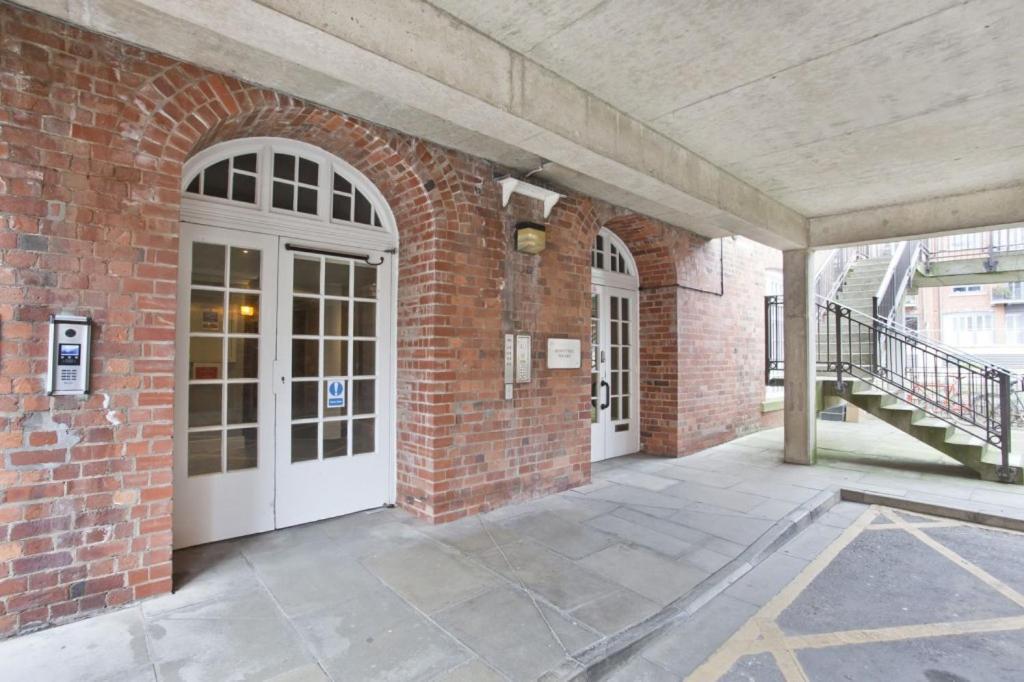 Waters Edge At Cocoa Suites York Extérieur photo