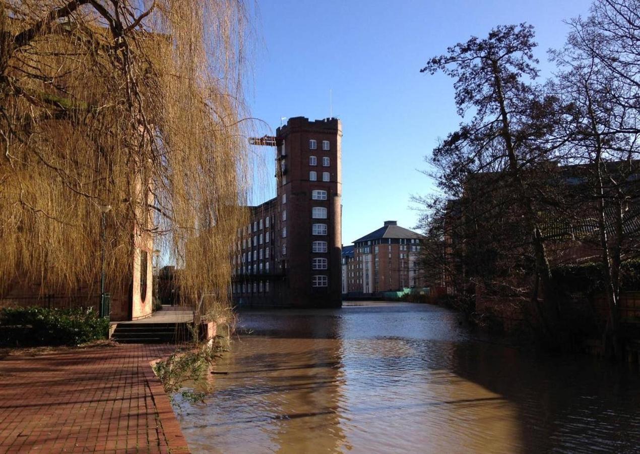 Waters Edge At Cocoa Suites York Extérieur photo