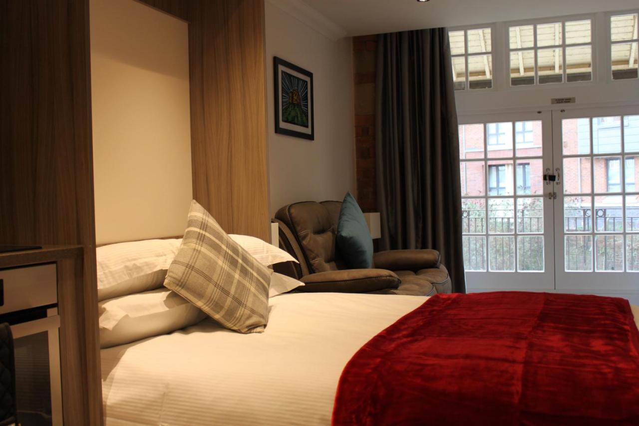 Waters Edge At Cocoa Suites York Extérieur photo